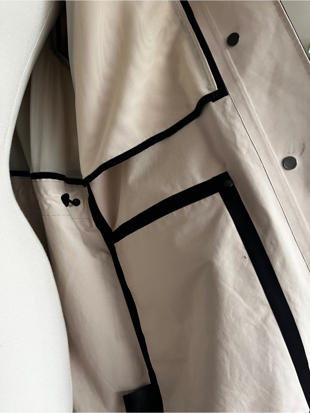 Lululemon Into The Drizzle Rain Jacket in black (6) - Picture 9 of 9